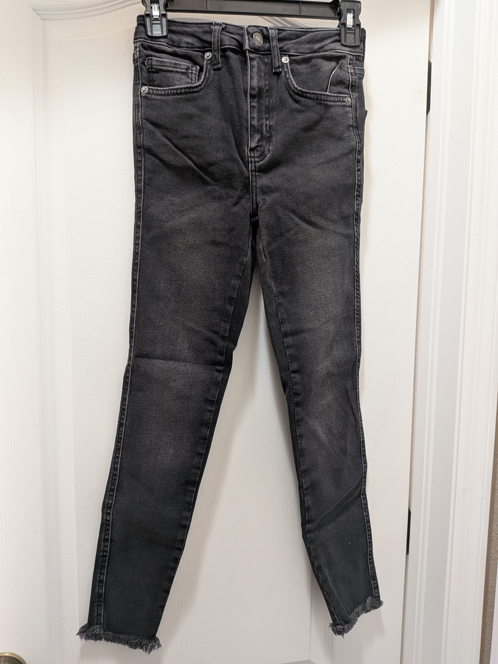 Women’s Black Washed Jegging Jeans Inseam 26 1/2" With Fringed Ankle